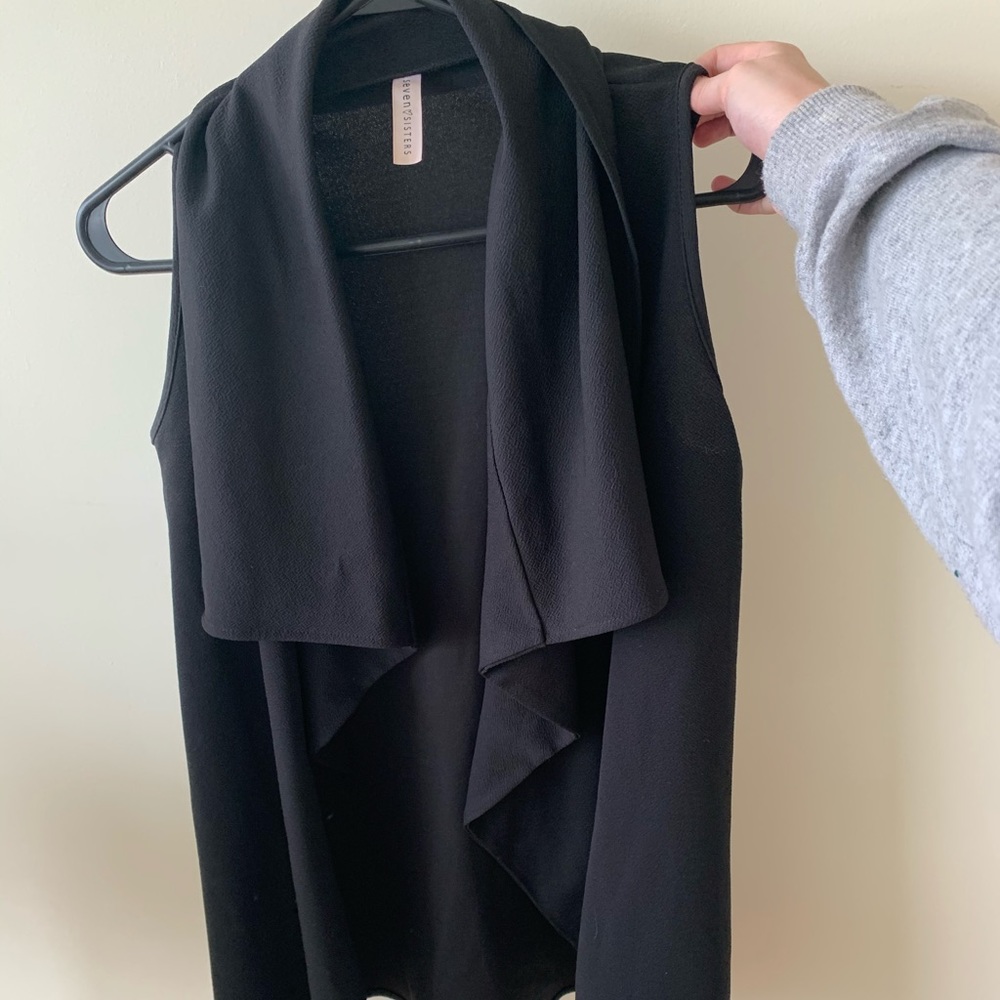 Black M vest, size medium